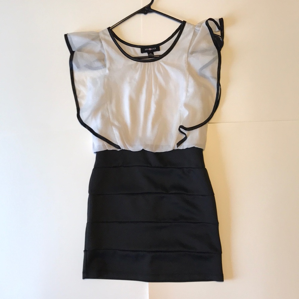 Black and white no sleeves girls dress
